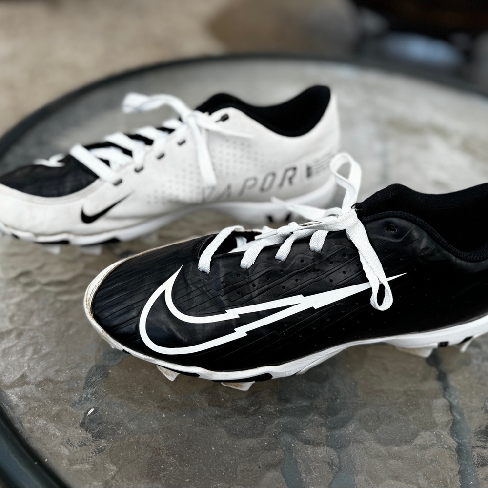 Nike Black and White Athletic Shoes with Streamlined Design